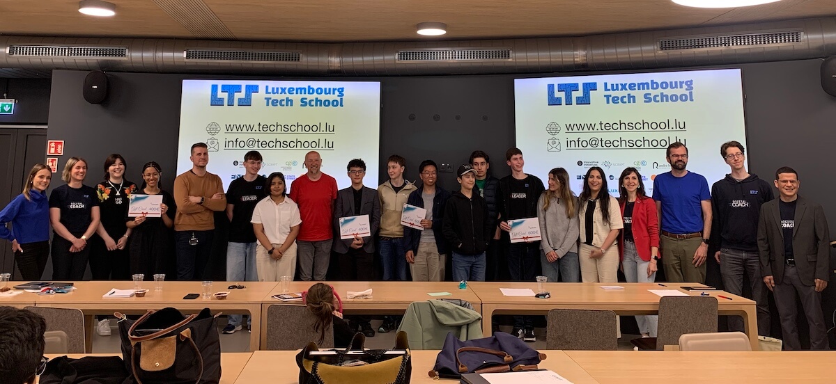 LTS Students, LTS Coaches and Luxair Jury