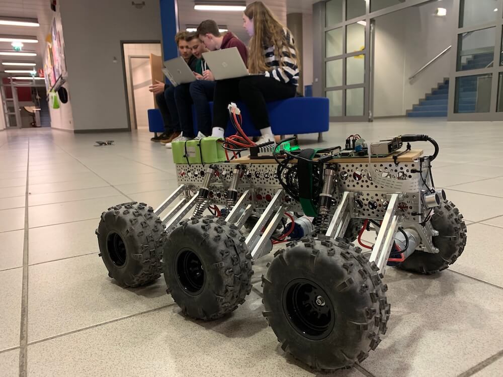 LTS students working on the Rover
